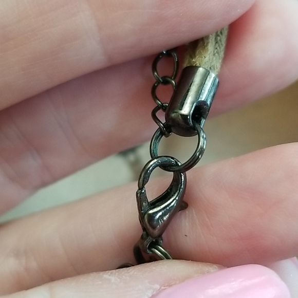 🐾 IRIDESCENT SHELL LIKE NECKLACE - Picture 4 of 7